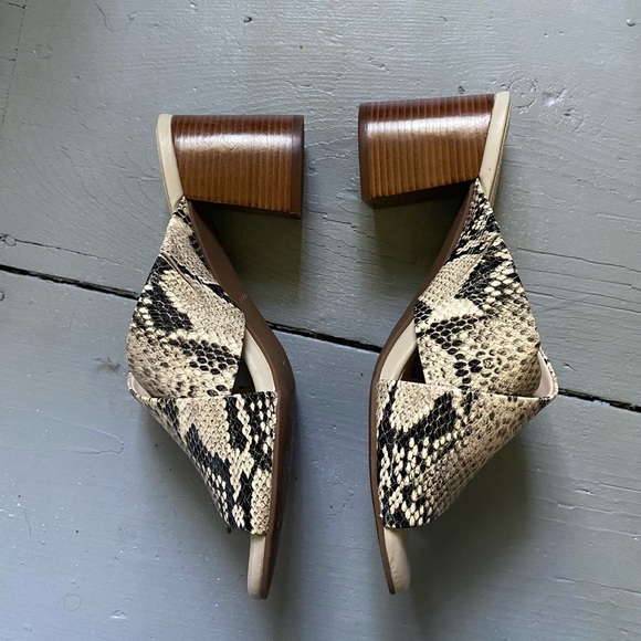 NWOT Cole Haan snakeskin heels - Picture 2 of 4